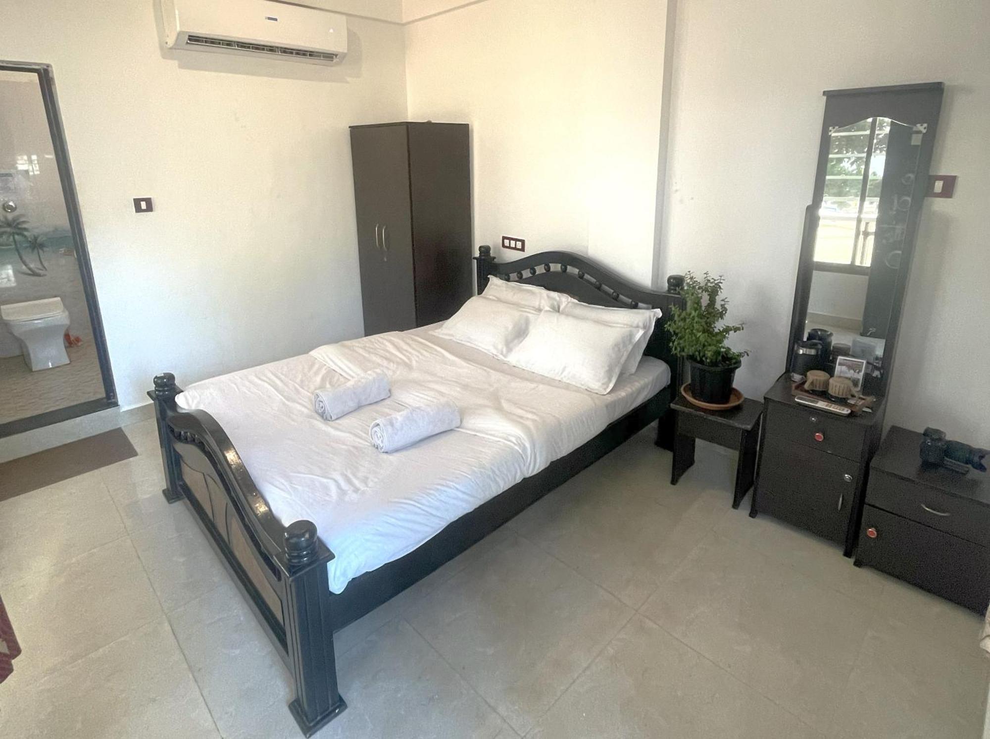 This Is It Beachfront - Rooms, Cafe & Events Arambol Zewnętrze zdjęcie